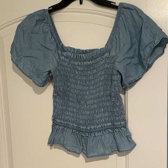 Tommy Hilfiger Tops - Women’s Tommy Hilfiger Light Blue Smocked Peplum Puff Sleeve Top Size: XS